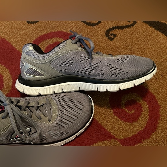 Skechers Skech-Knit Shoes - Picture 4 of 15